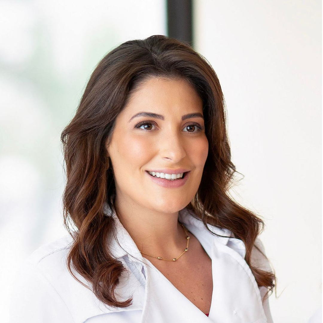 Dra. Cássia Cestari Toia 